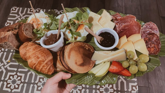 Brunch completo por encargo de Bar Casa Samuel en Meis.