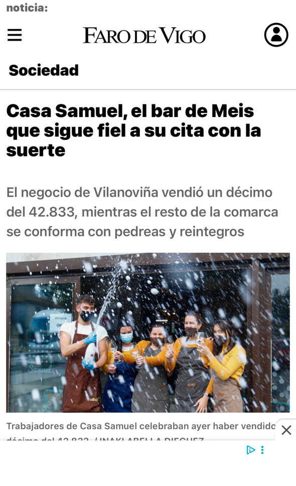 Equipo de trabajadores de Bar Casa Samuel en una celebración